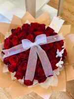 Ramo buchón 50 Rosas Naturales con mariposas - Imagen 3