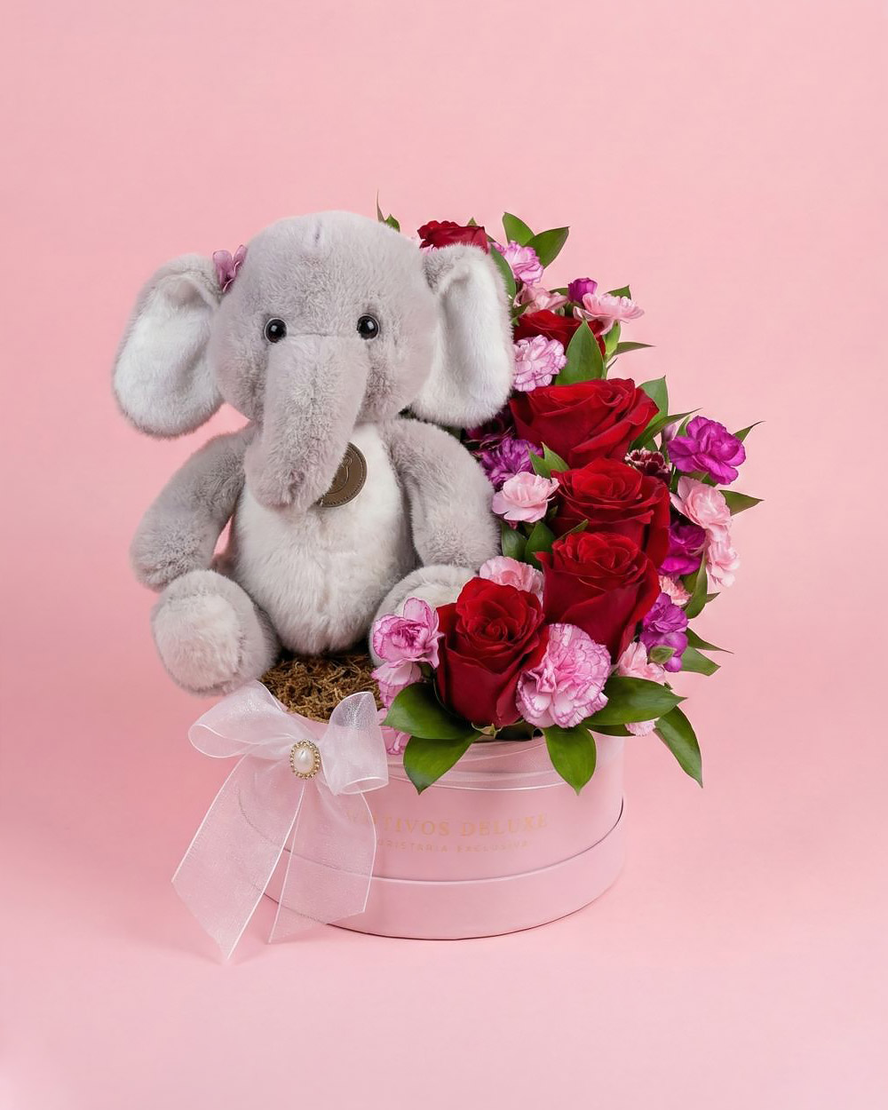 caja-rosas-elefante-peluche-tingo-maria Abrazo de Amor - Imagen 1